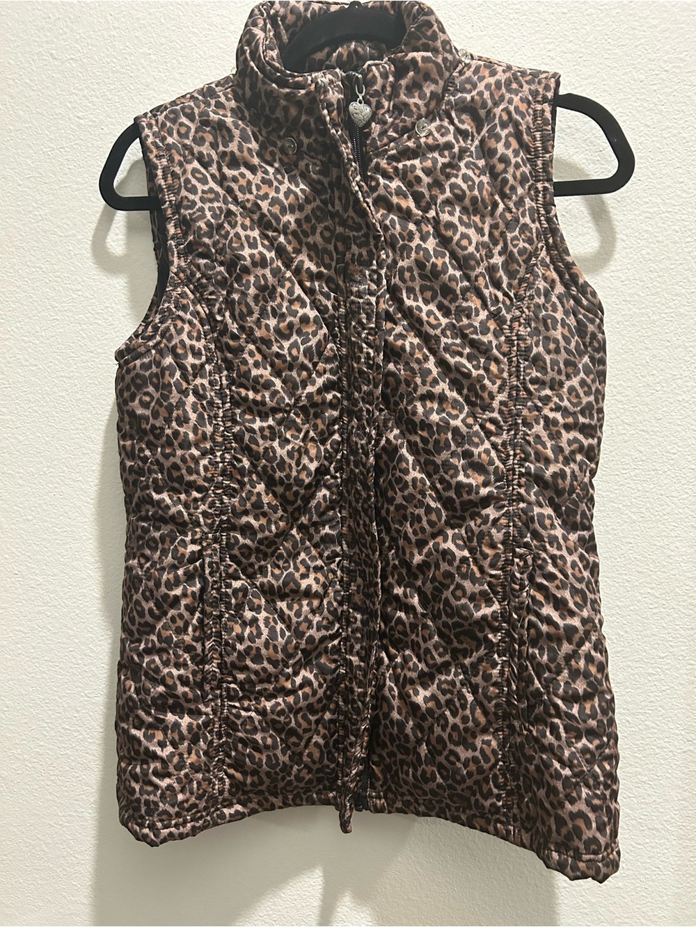 3 Hearts Size M Leopard Print Zip and Print Sleeveless Snap Jacket.